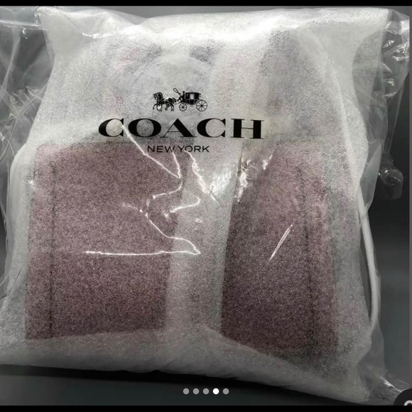 New coach small crossbody - Picture 2 of 2